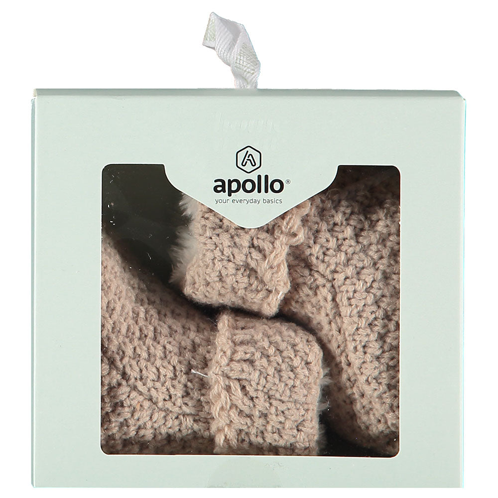 Gestrickte Babyschuhe in Beige in einer Apollo Geschenkbox mit Sichtfenster