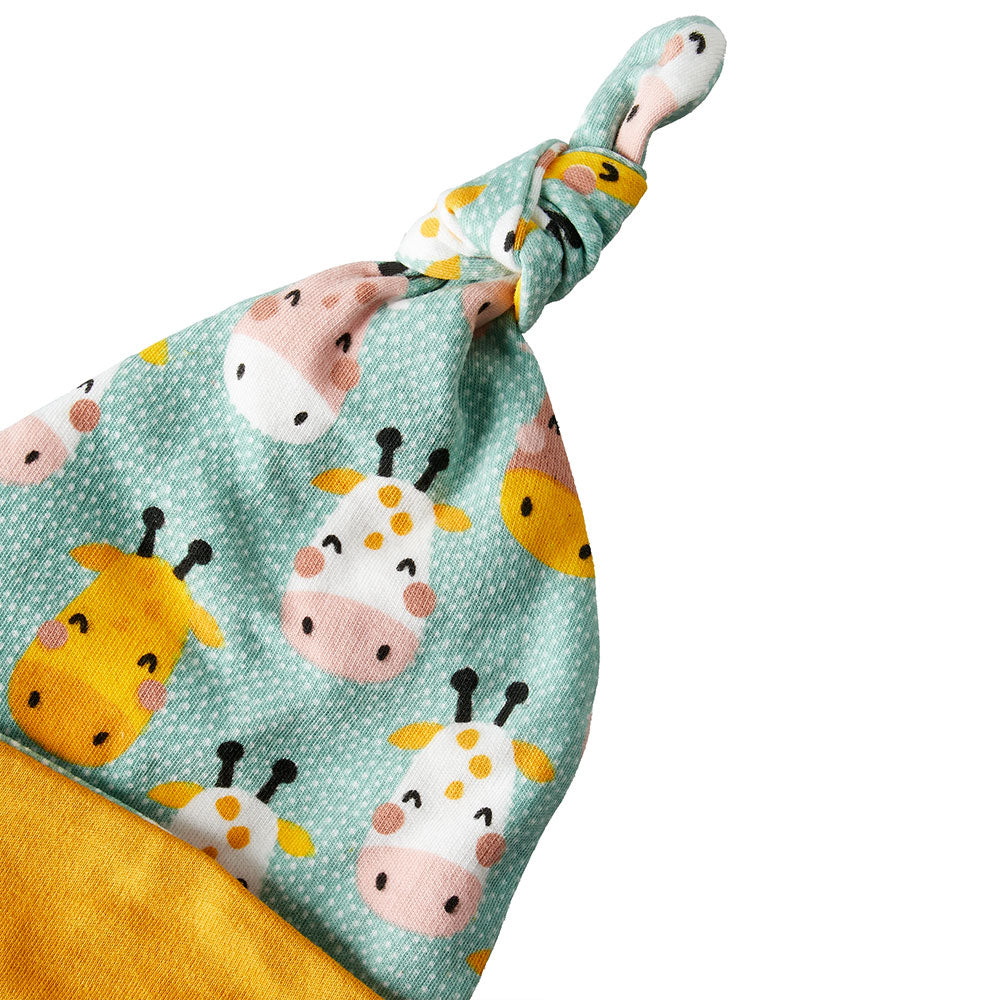 Babymütze aus dem Baby Geschenkset Jungle mit Giraffenmotiv in Mint und Gelb