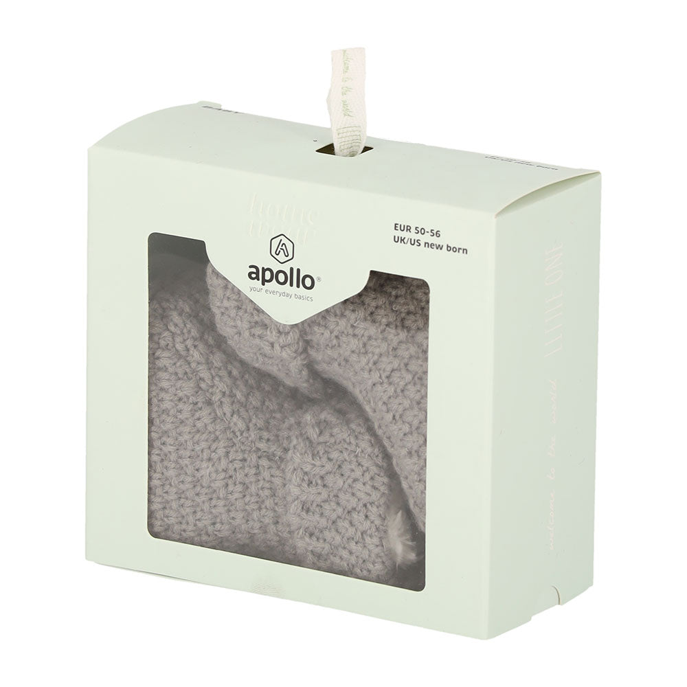 Coffret cadeau Apollo avec chaussures bébé tricotées gris clair en taille 50-56 pour nouveau-né