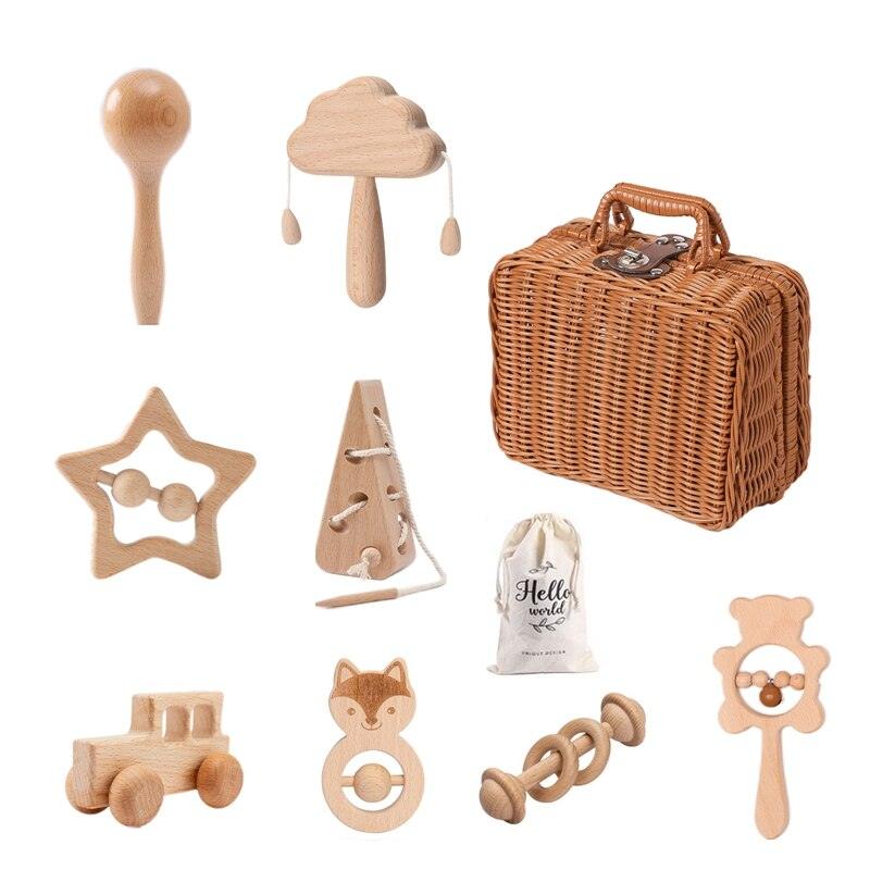 Das "Dario Baby Geschenk zur Geburt" von Hello World enthält Rassel, Wolke, Stern, Schnürspiel, Auto, Tier-Beißring, Schnullerclip, Maraca, Stoffbeutel und Korb - alles aus nachhaltigem Holz. Ideal als Baby Geschenk!.
