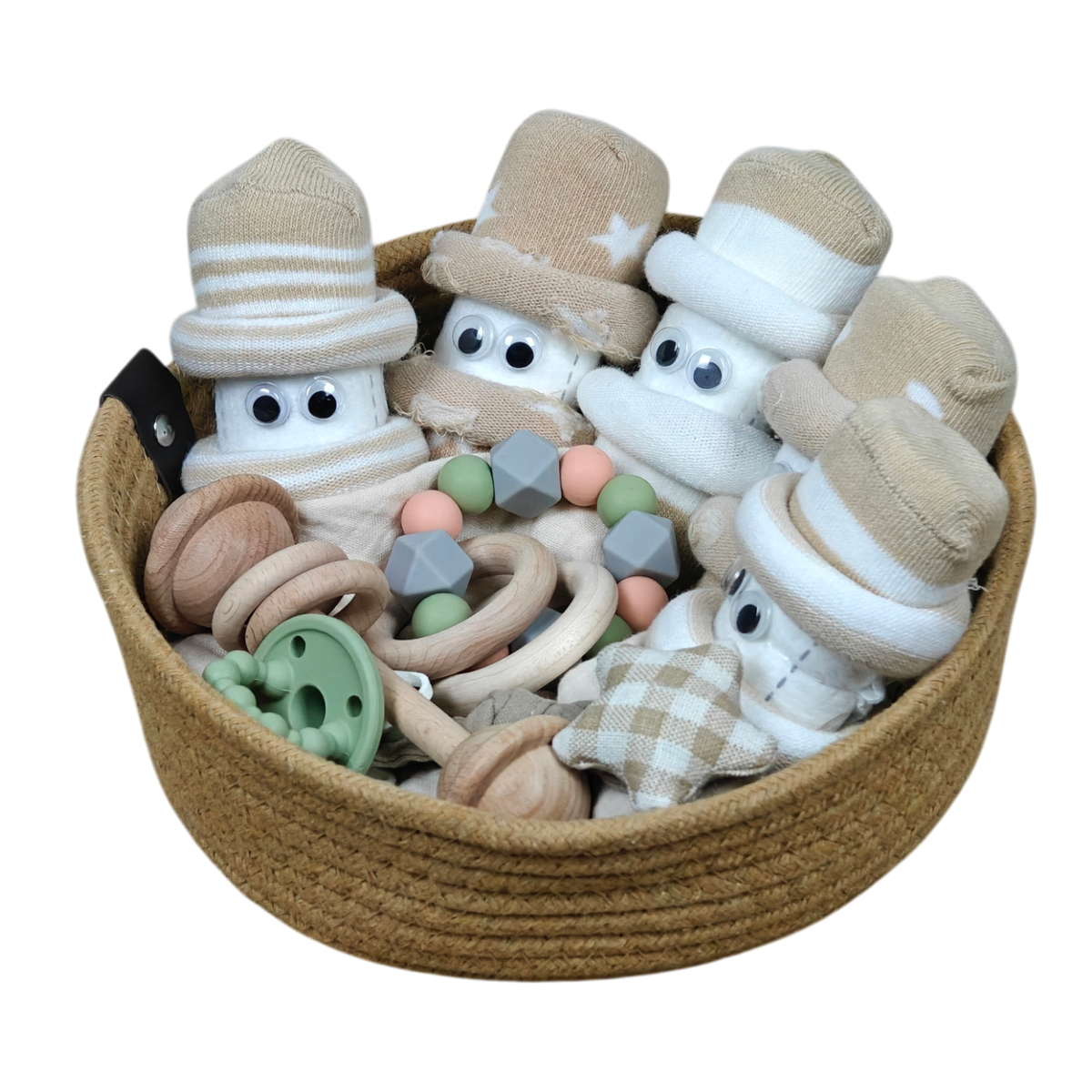 Das Hello World Kuschelkörbchen Sternenfünflinge ist ein bezauberndes Geschenkset mit gerollten Babysocken als niedliche Figuren und weichem Holz- und Silikonspielzeug - perfekt als Geburtsgeschenk.