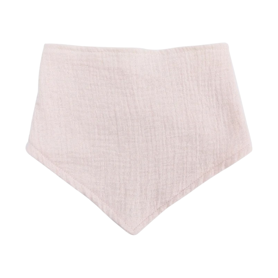 Ein weiches, hellrosafarbenes Kuschelkörbchen Sternendrillinge von Hello World mit dezentem Strukturmuster und spitzem unteren Rand - ein bezauberndes Babygeschenk - auf weißem Hintergrund.