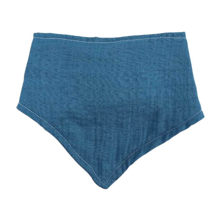 Das "Kuschelkörbchen Regentropfen" von Hello World ist ein kuscheliges Körbchen im Regentropfen-Design, das sich perfekt als charmantes Geschenk zur Geburt oder als Windelgeschenk für jedes Neugeborene eignet.