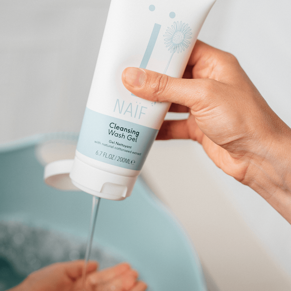 Naïf Baby & Kids Duschgel spendet Feuchtigkeit und reinigt empfindliche Babyhaut besonders sanft