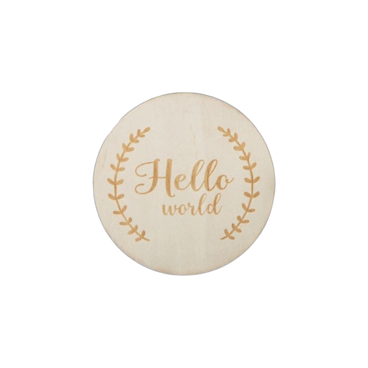 Das Windelgeschenk Elefantentorte (27x33cm) von Hello World ist mit einem runden, hellen Holzschild verziert, in dessen Mitte "Hello world" und je ein Lorbeerzweig eingraviert sind - ein tolles Geschenk für frischgebackene Eltern.