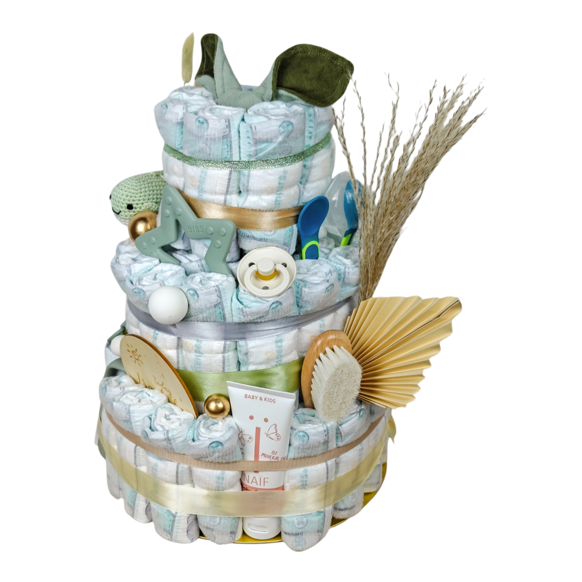 Windeltorte Finn mit Pampers Windeln, Känguru-Kuscheltuch, Walfisch-Rassel, BIBS Babyprodukten und NAÏF Pflege in Salbeigrün und Creme