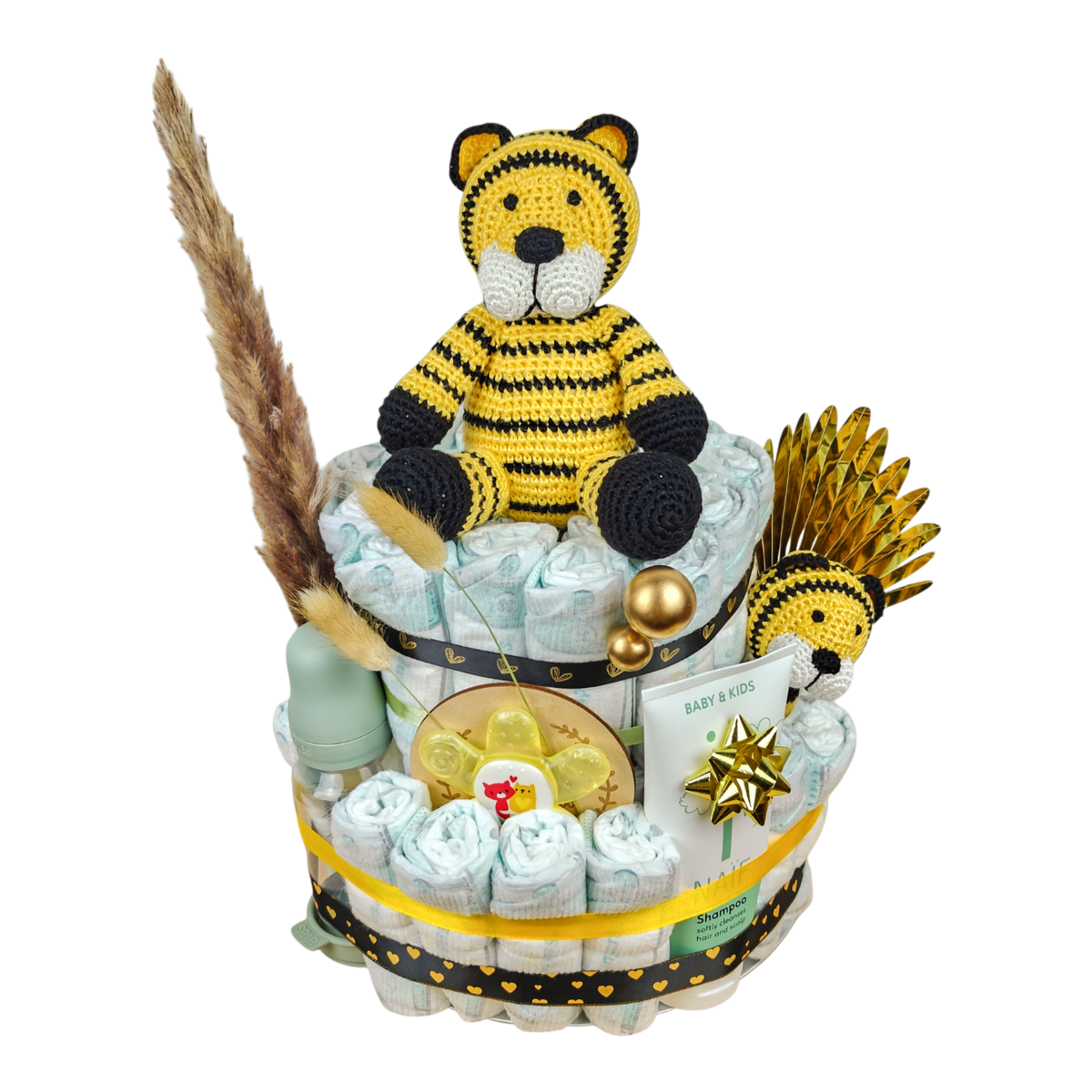 Windeltorte Kayro mit 53 Pampers, Bio Plüschtier Tiger, Bio Babyrassel, BIBS Babyflasche, MAM Kühlbeissring und NAÏF Haarshampoo