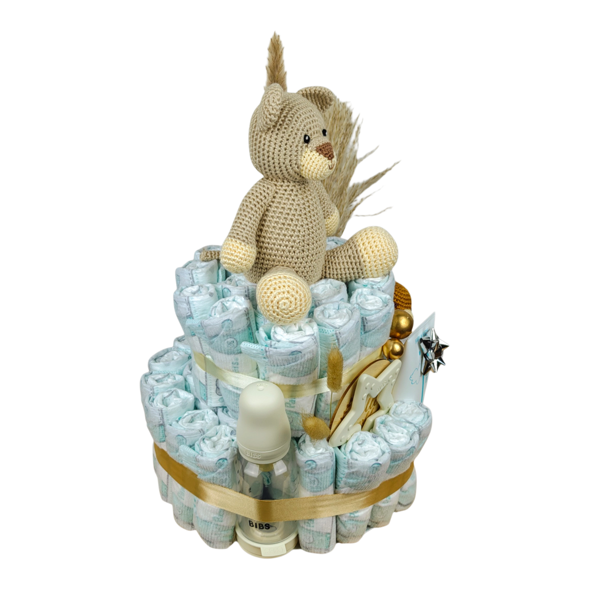 Windeltorte Marvin mit 53 Pampers, gehäkeltem Bär, BIBS Babyflasche, Beissring Stern und NAÏF 2 in 1 Pflege