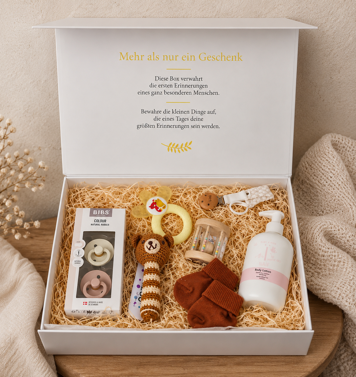 Grössenvergleich des Small Foot Greifspielzeug Pastell 3er Sets für Babys ab Geburt.