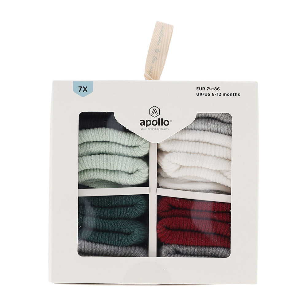 Apollo Geschenkbox mit sieben Paar Babysocken für Jungen in Grün-, Grau-, Weiss- und Rottönen