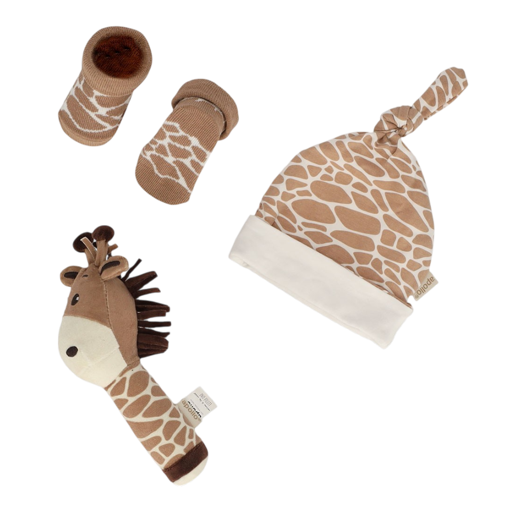 Cappello da neonato, calzini da neonato e sonaglio giraffa in un set regalo da 3 pezzi
