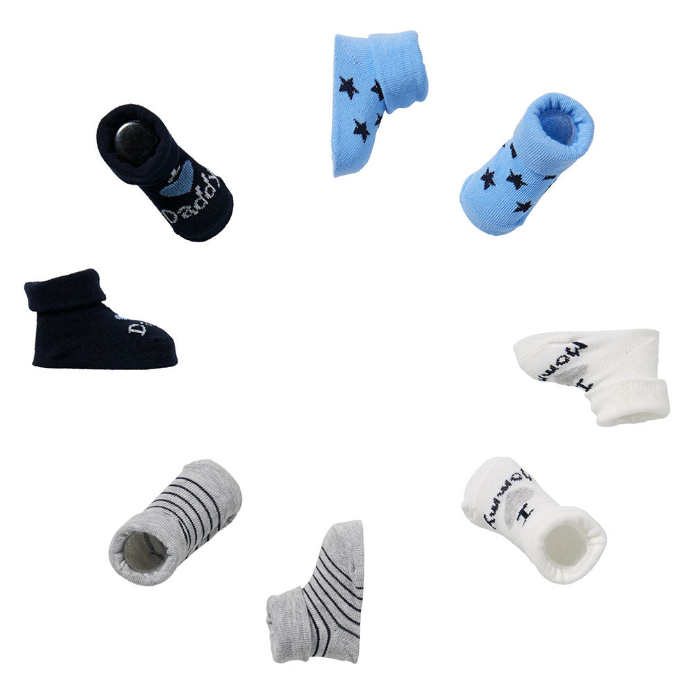 Vier verschiedene Babysocken Designs von Apollo für Neugeborene