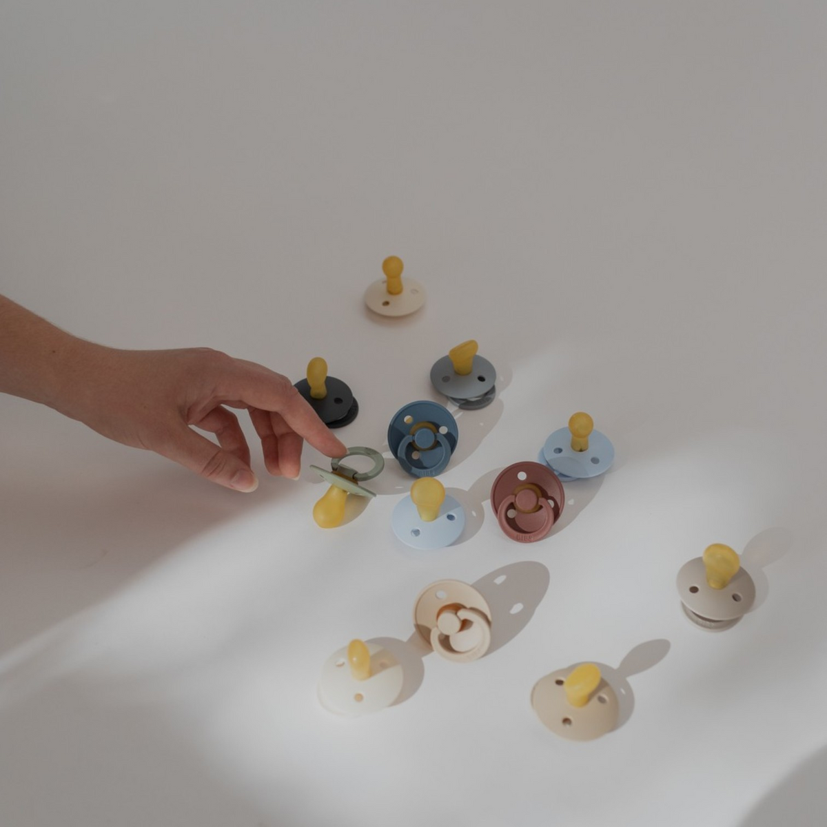 Colour Schnuller aus natürlichem Gummilatex in verschiedenen Farben für Babys