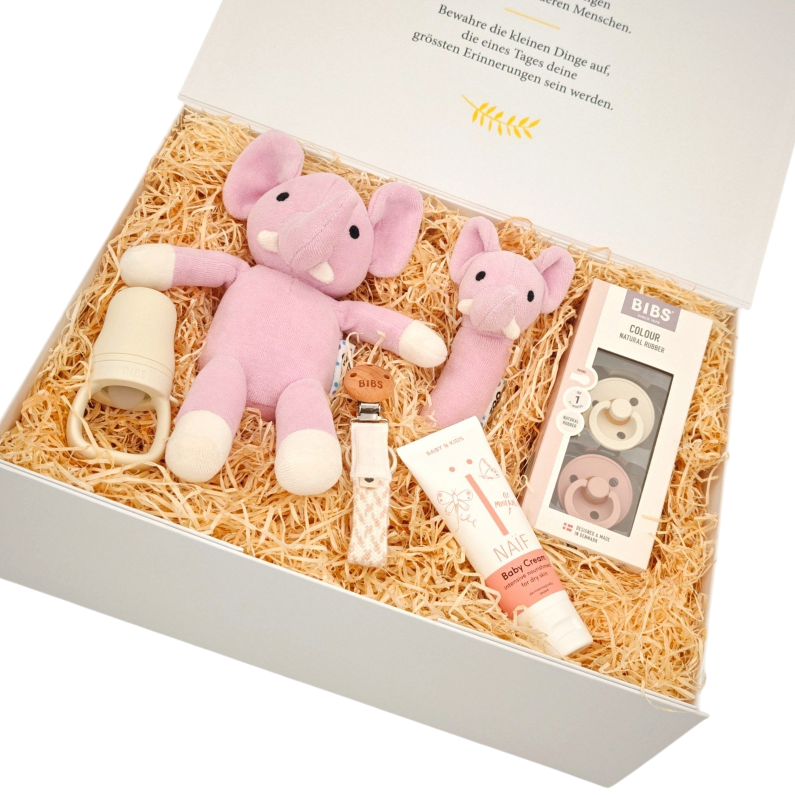 Geschenkbox Laura in Schrägansicht mit rosa Elefanten-Kuscheltier, passender Elefantenrassel, BIBS Schnullern und Babypflege in einer hochwertigen Magnetbox.