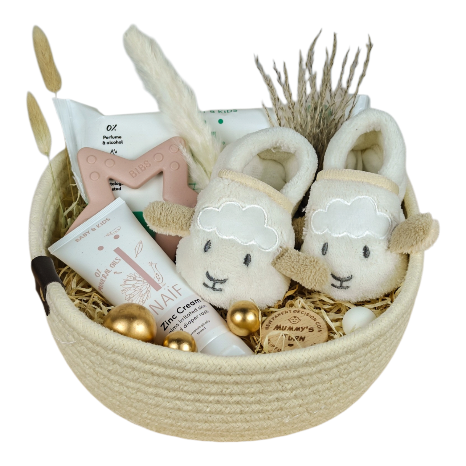Geschenkkorb Elian mit Babyschuhen Schaf, BIBS Beissring Stern Rosé, NAÏF Windelcreme, Feuchttüchern und Entscheidungsmünze