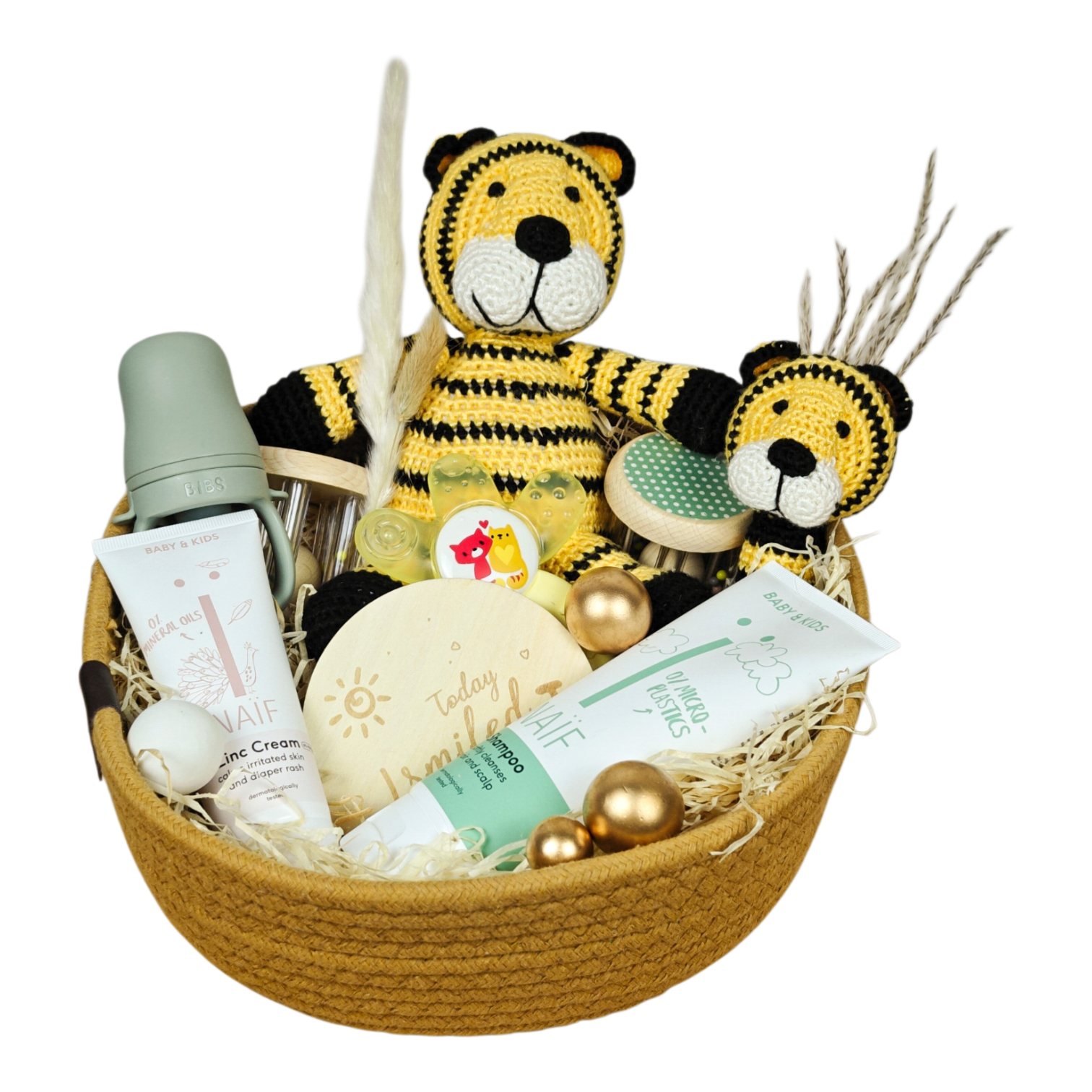 Leo gift basket with crocheted tiger, tiger rattle, grasping toy, fruit sucker, cooling teething ring and NAÏF care in a natural-colored cotton basket