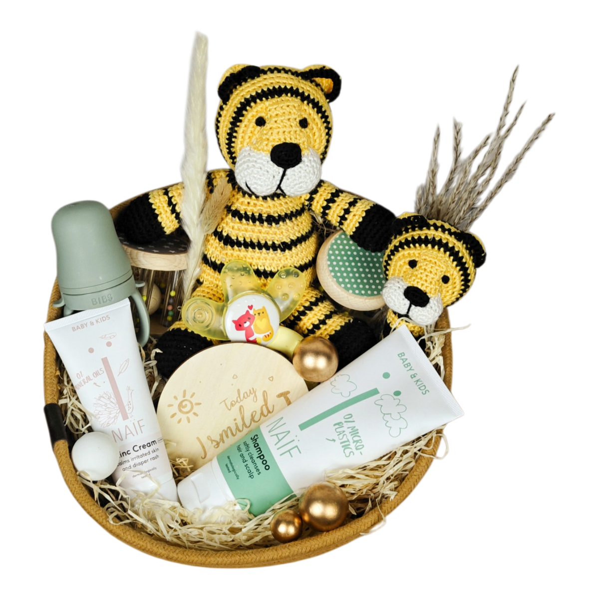 Baby Geschenkkorb Leo mit natureZOO Tiger, Babyrassel, Greifspielzeug Tiere Pastell, Fruchtsauger und NAÏF Pflegeprodukten