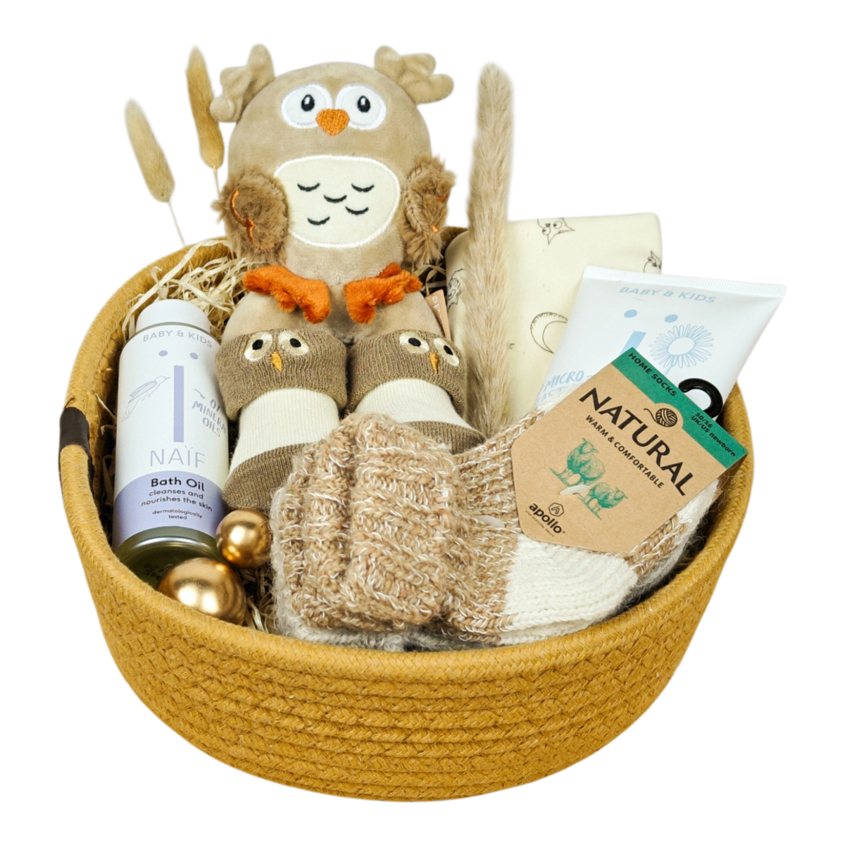 Owen gift basket with owl rattle, baby bib, baby socks, wool socks as well as NAÏF bath oil and washing gel in a natural-colored cotton basket