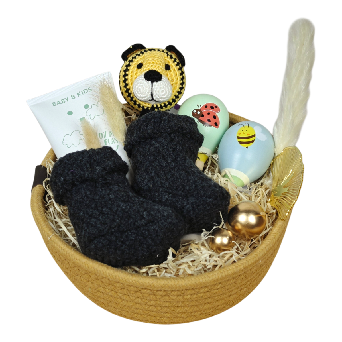 Baby Geschenkkorb Tim mit Tiger, schwarzen gestrickten Babyschuhen, Maracas Rasseln und NAÏF Haarshampoo
