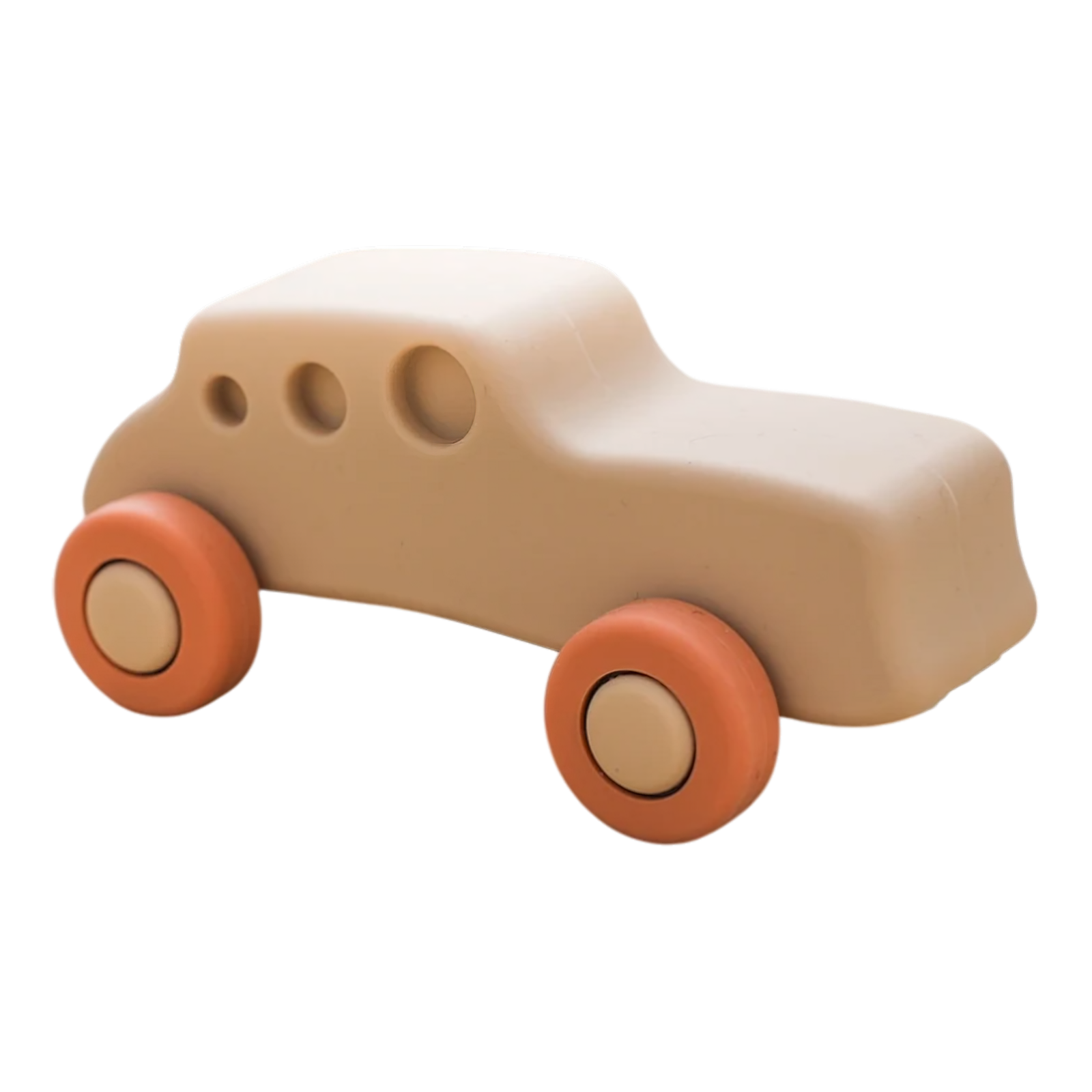 Das "Auto Beige aus Silikon" [11x5cm] von Hello World ist ein schlichtes, beiges Spielzeugauto mit abgerundeten Kanten, vier orangen Rädern und drei runden Fensteröffnungen - ideal als Babyspielzeug und Beißhilfe.