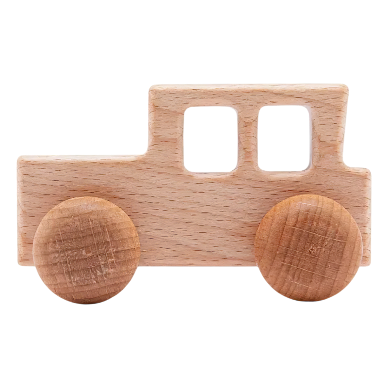 Das Hello World Auto aus Holz [8x4cm] verfügt über zwei große runde Räder und zwei rechteckige Ausschnitte, die aus hellem Holz gefertigt sind - ein ideales Stück nachhaltiges Spielzeug, das auf einem weißen Hintergrund abgebildet ist.