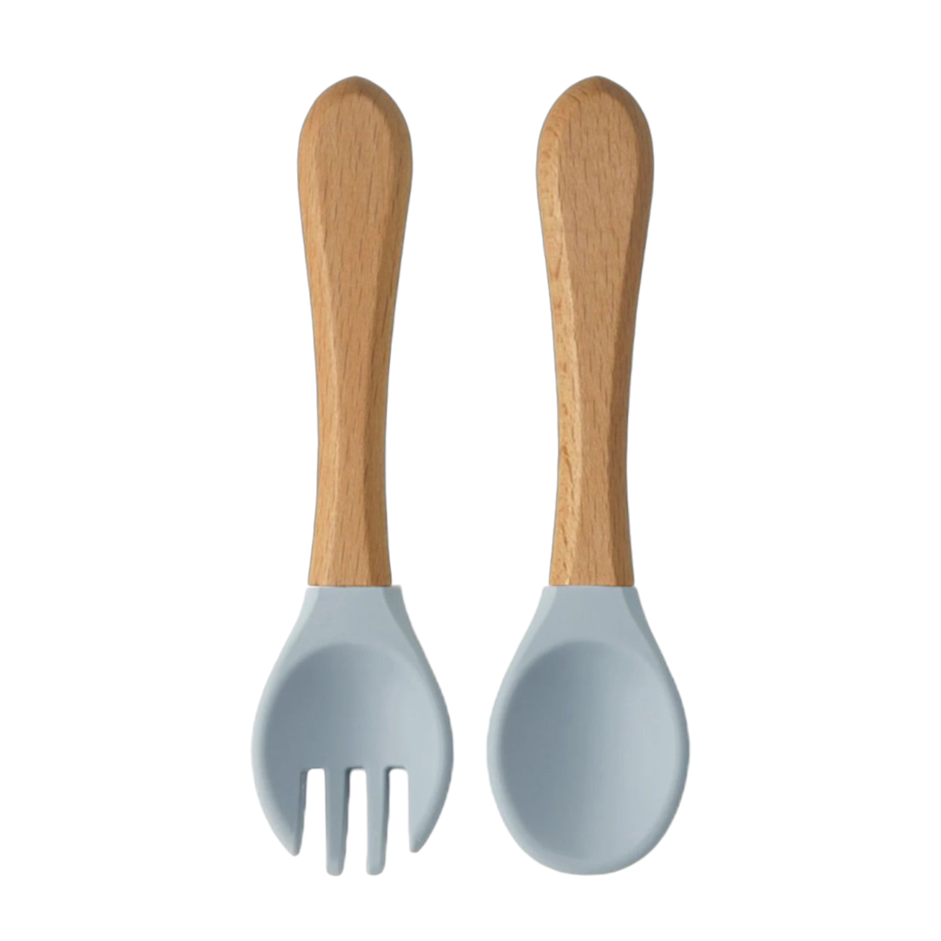 Das Hello World Besteck Blau Holz/Silikon [3,5x14cm] hat einen Holzgriff und hellblaue Silikonspitzen; Gabel und Löffel sind nebeneinander auf einem weißen Hintergrund abgebildet.
