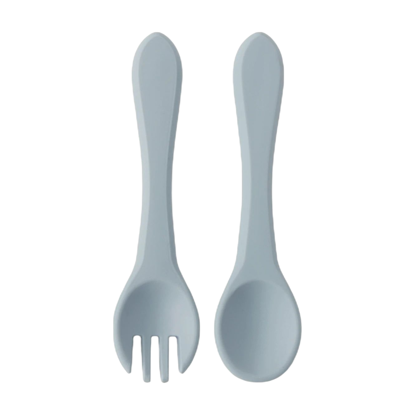 Zwei hellblaue "Hello World" Besteck Blau Silikon Utensilien (3,5x14cm) - eine Gabel mit drei Zinken und ein Löffel mit abgerundeten, ergonomischen Griffen - stehen nebeneinander auf weißem Hintergrund. Perfektes BPA-freies Baby-Besteck für Ihr Kind.