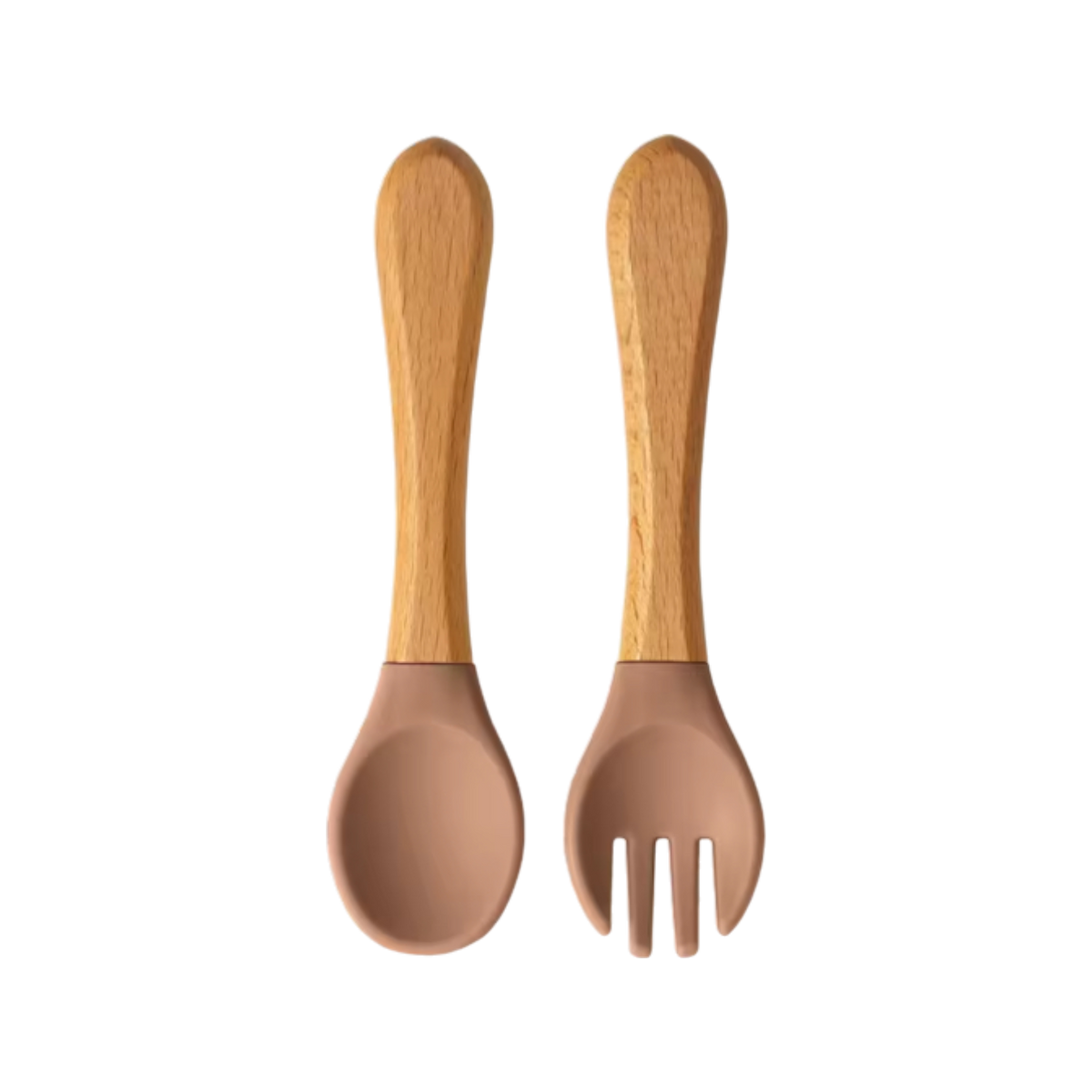 Das Hello World Besteck Braun Holz/Silikon Set [3,5x14cm] besteht aus einem Babylöffel und einer dreizinkigen Gabel mit braunen Silikonenden und Holzgriffen, die nebeneinander auf einem weißen Hintergrund abgebildet sind.