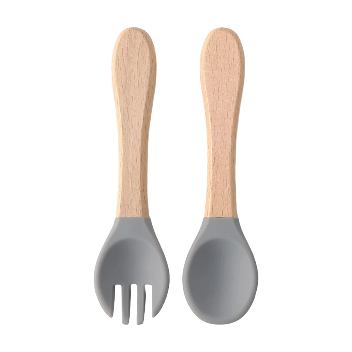 Das Hello World Besteck Grau Holz/Silikon [3,5x14cm] besteht aus einer Gabel mit drei Zinken und einem Löffel, beide mit grauen Silikonköpfen und hellen Holzgriffen für einen einfachen, modernen Look.