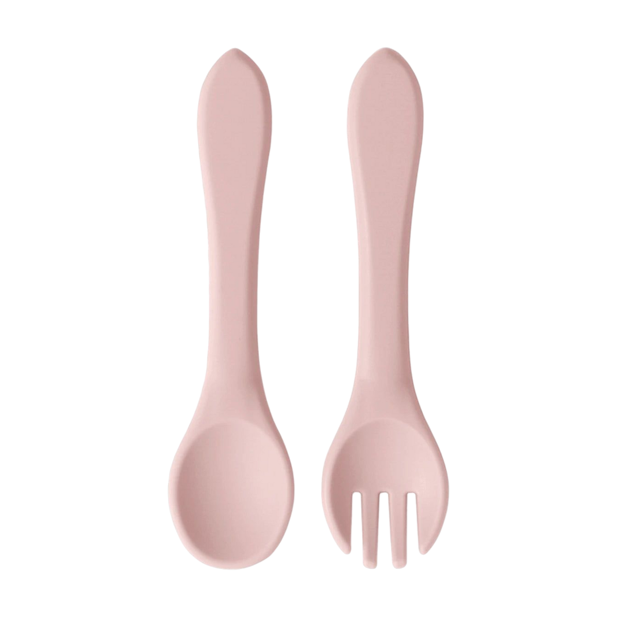 Das Hello World Besteck Rosa Silikon [3,5x14cm] besteht aus einem pastellrosa Löffel und einer Gabel mit abgerundeten Griffen und einem glatten, minimalistischen Design, das sich perfekt als Babyutensilien auf weißem Hintergrund eignet.