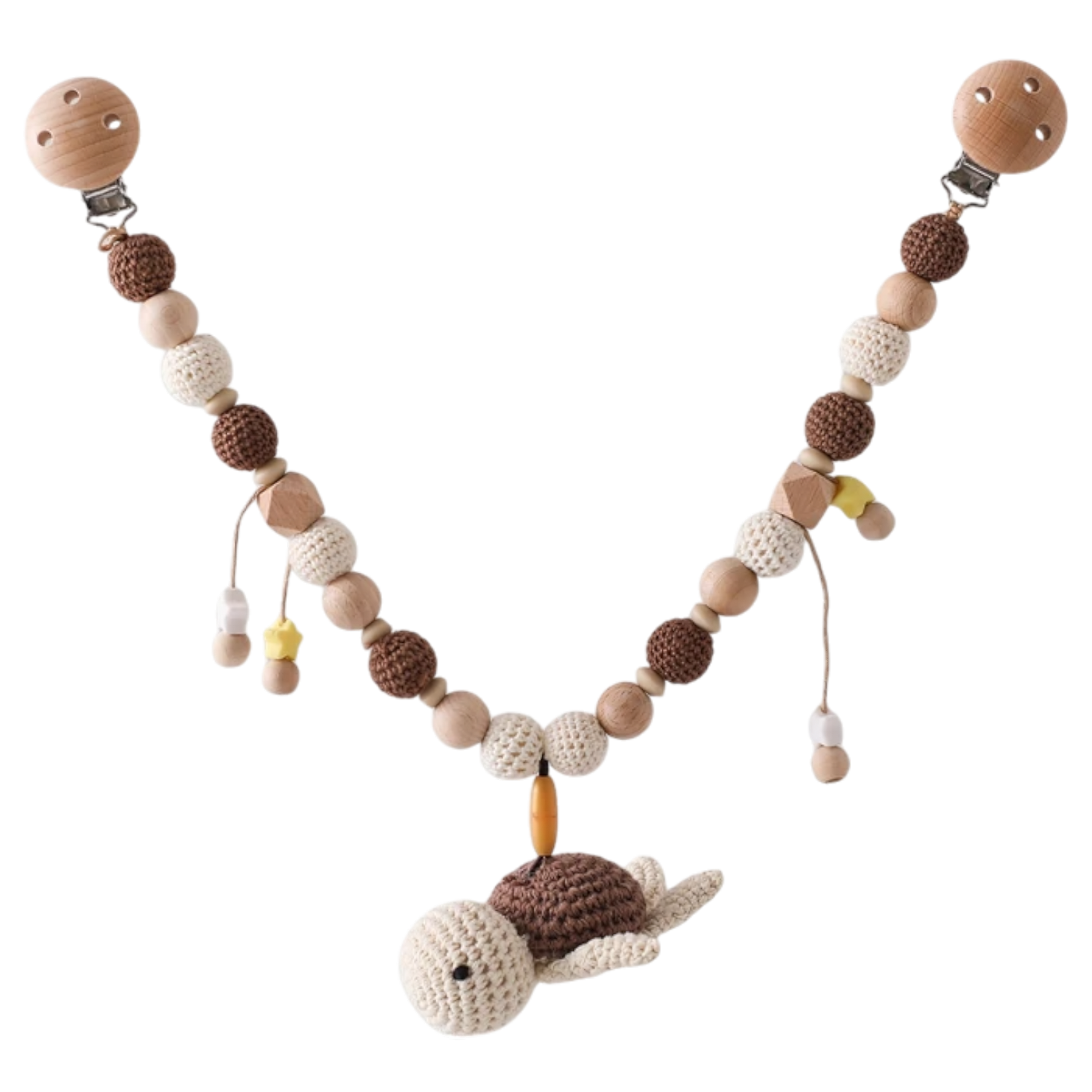 Die Hello World Kinderwagenkette Schildkröte [30x31cm] kombiniert gehäkelten Schildkrötencharme und Holzperlen in Creme und Braun und dient gleichzeitig als Schnullerclip mit sicheren Verschlüssen - perfekt für entspannte Reisen mit Ihrem Kleinen.