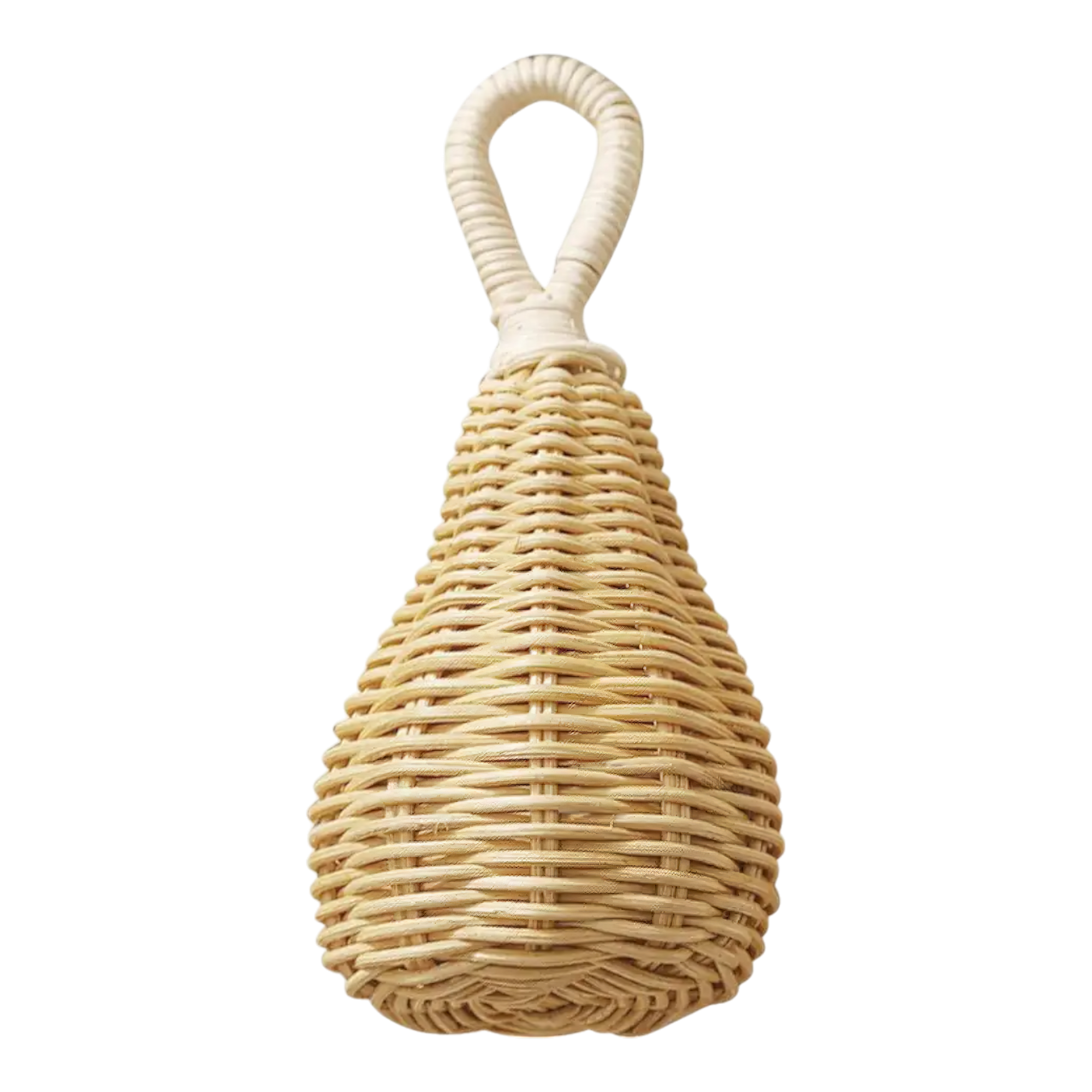 Die Hello World Rassel Rattan [8x17cm] hat eine tropfenförmige Form mit einem geschlungenen Henkel, handgeflochten aus natürlichen Materialien und präsentiert sich auf einem schlichten weißen Hintergrund.