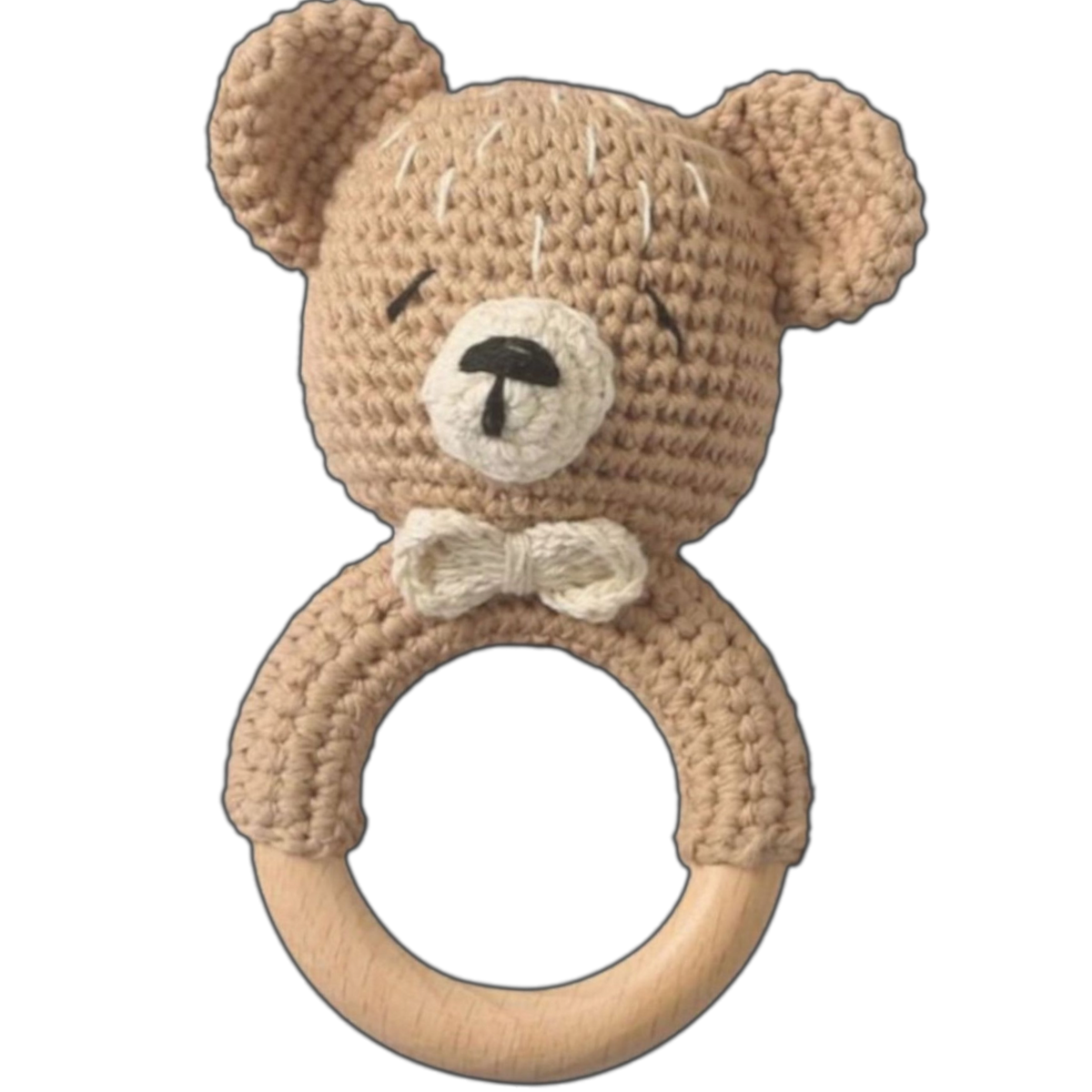 Das Rasseltier Bär Hell [8x14cm] von Hello World ist ein handgefertigtes Babyspielzeug mit süßem Bärengesicht, cremefarbener Fliege und Holzring - ideal als Rassel oder Greifling für Babys.