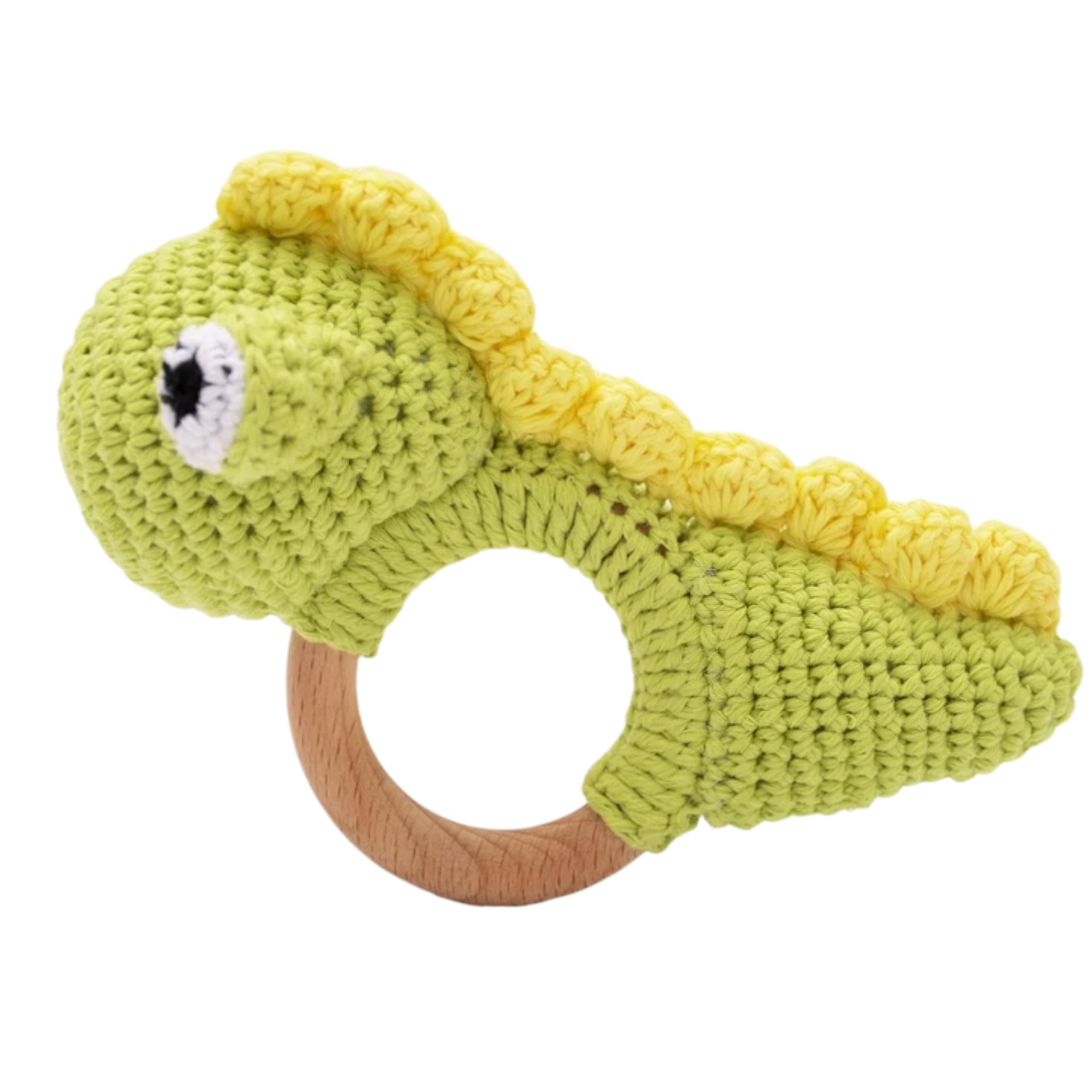Das Hello World Rasseltier Dino [10x14cm] ist ein grünes gehäkeltes Dinosaurier Spielzeug mit gelben Stacheln und einem glatten Holzringgriff - perfekt als Baby Rassel.