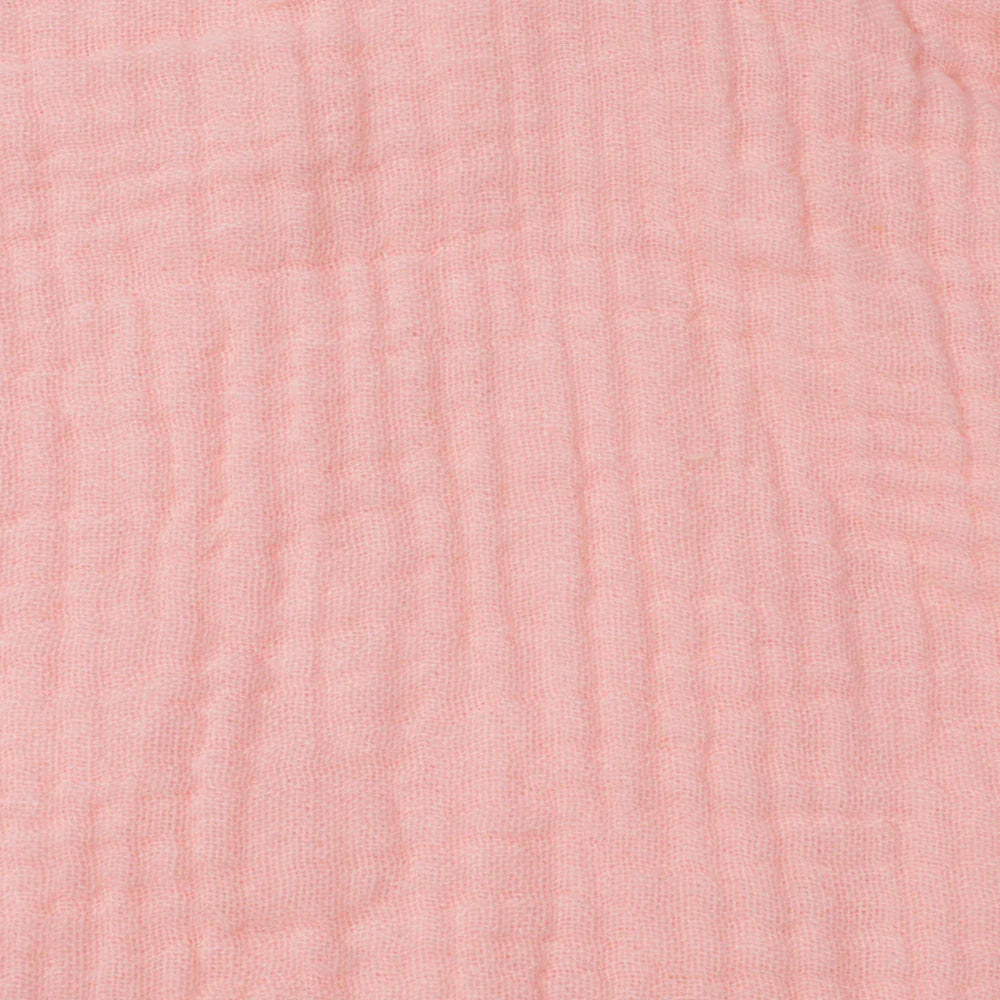 Eine Nahaufnahme des Stoffes Schnuffel Rosa [33x46cm] von Hello World zeigt seine zartrosa Oberfläche mit dezenten vertikalen und horizontalen Strukturmustern.