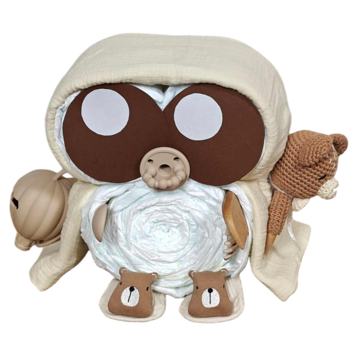 Das Windelgeschenk Eule [31x23cm] von Hello World mit großen Augen, beiger Kapuzendecke, Plüschschühchen und gestricktem Bären ist das ideale Geschenk zur Geburt.
