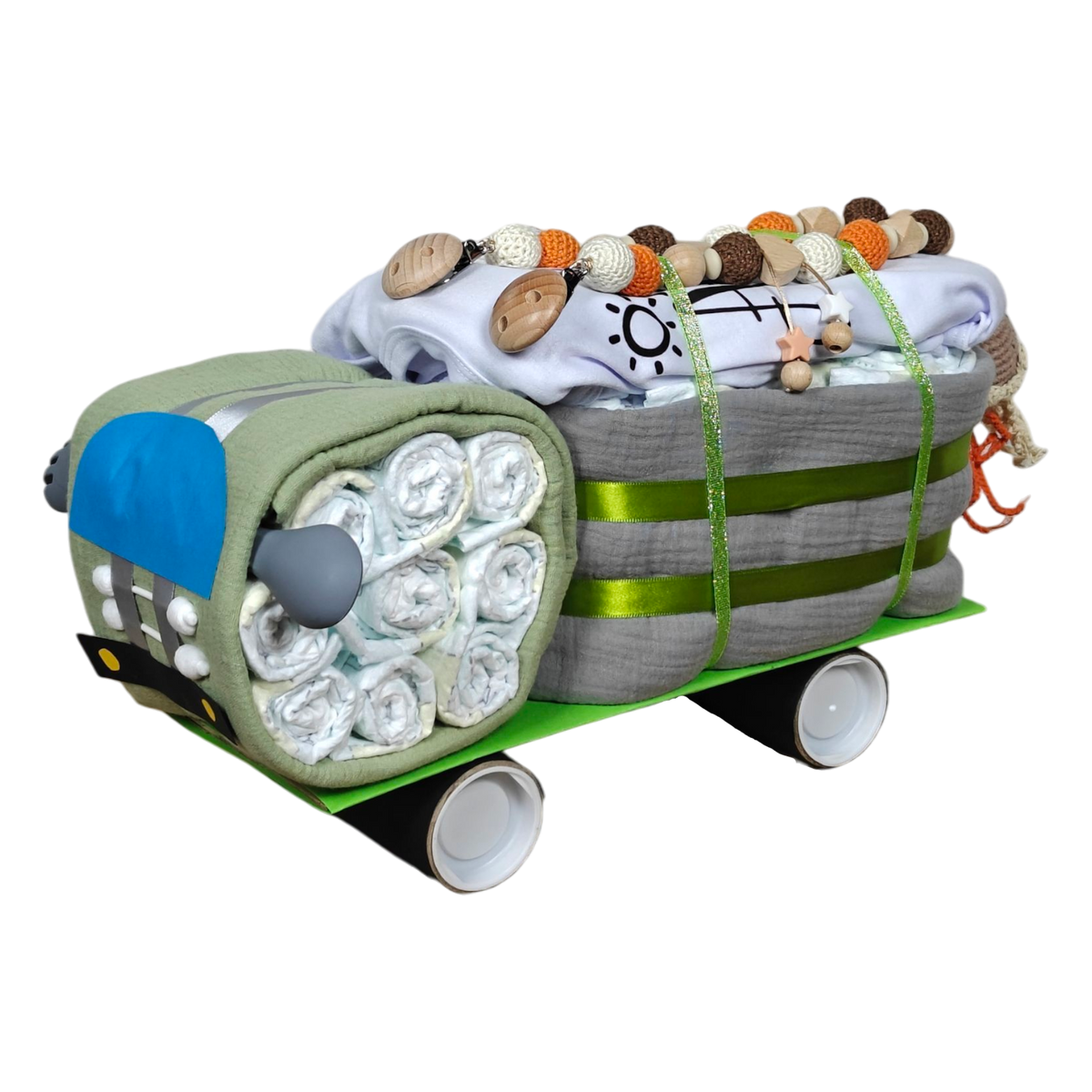 Das Windelgeschenk LKW [40x25cm] von Hello World ist ein liebevoll gestalteter Truck aus Windeln, Babykleidung und Decken mit Bändern und Holz-Beißperlen - ideal als Geschenk zur Babyparty für frischgebackene Eltern!.