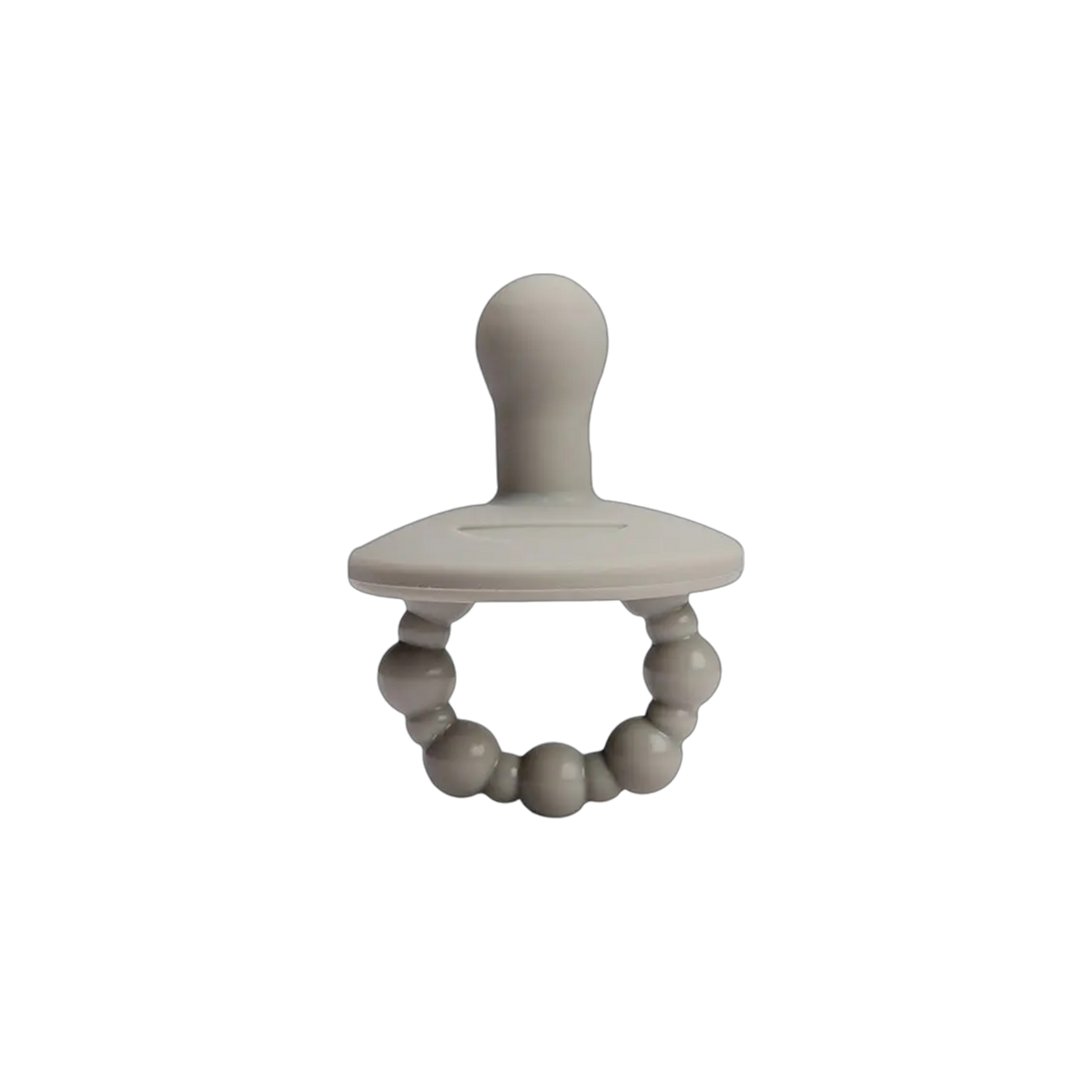 Der graue Silikon-Babyschnuller mit abgerundetem Nippel und Perlenringgriff von Hello World ist eine charmante Ergänzung für das Windelgeschenk Lokomotive [32x35cm], perfekt für jedes einzigartige Windelgeschenk Baby. Vor einem schlichten weißen Hintergrund.