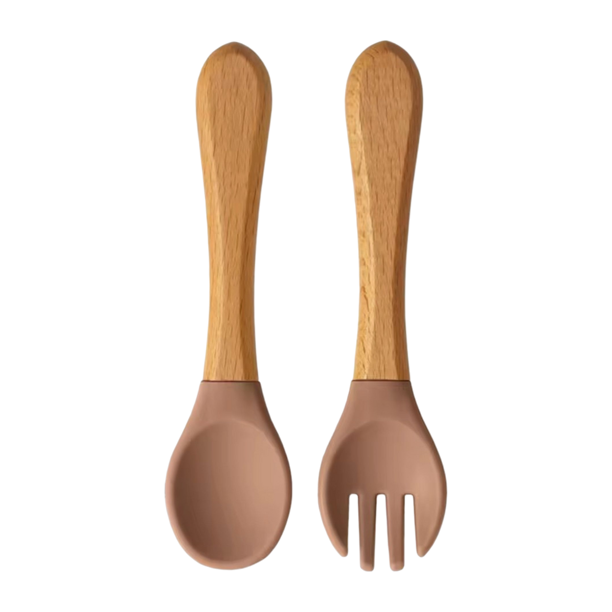 Ein Set aus Babylöffel und -gabel mit Holzgriff und braunen Silikonköpfen, die nebeneinander auf weißem Hintergrund abgebildet sind - perfekt als Geschenk zur Geburt oder zur Ergänzung der Hello World Windeltorte Fuchszauber [26x44cm].