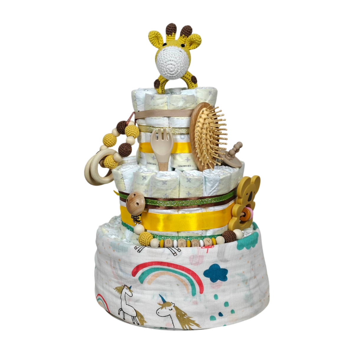Der Windeltorte Giraffentraum [42x25cm] von Hello World ist dreistöckig, mit gelbem Band, Babyausstattung und gehäkelter Giraffe verziert. Unten zieren Einhorn-, Regenbogen- und Wolkenmotive das perfekte Geschenk zur Geburt.