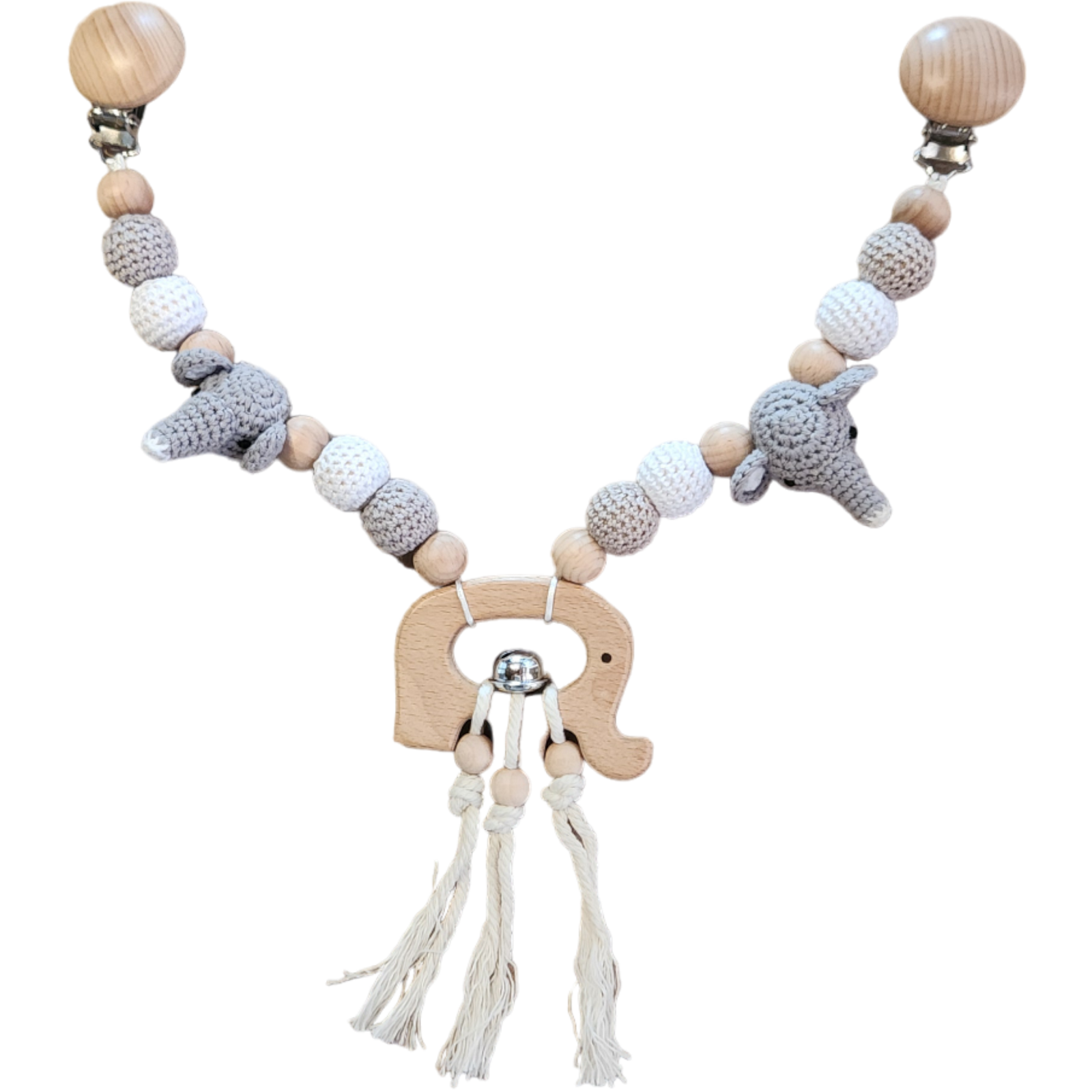 Die Hello World Kinderwagenkette Elefant [20x32cm] besteht aus gehäkelten und hölzernen Perlen, Tierköpfen, einem hölzernen Elefanten-Beißring mit Quasten und einem Glöckchen - ideal als verspieltes Baby-Mobile-Zubehör oder süße Kinderwagenkette.