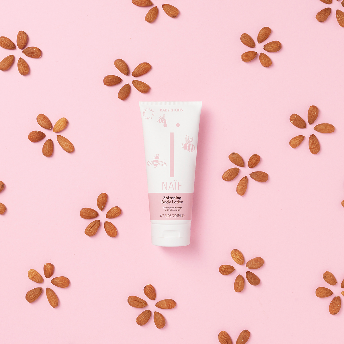 Dos de la lotion corporelle Naïf Baby & Kids 200 ml avec informations sur le produit, instructions d'application et ingrédients.