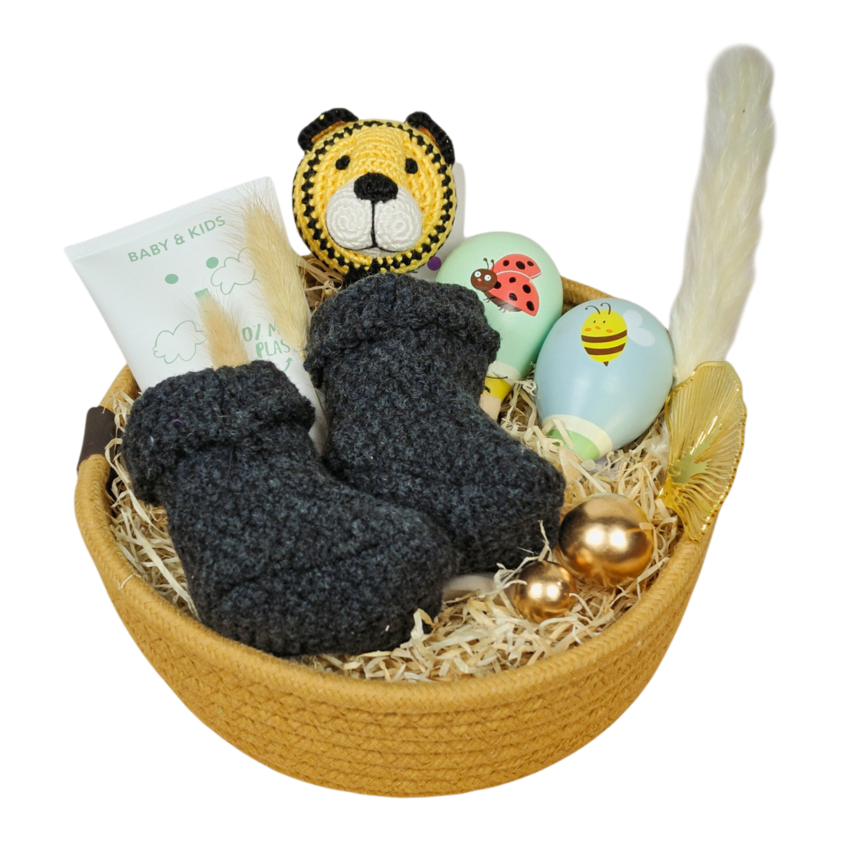 Baby Geschenkkorb Tim mit Tiger, schwarzen gestrickten Babyschuhen, Maracas Rasseln und NAÏF Haarshampoo