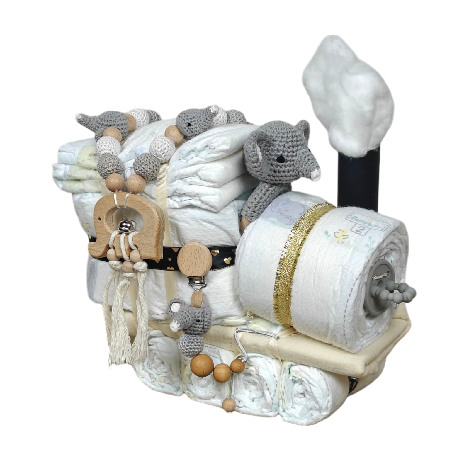 Das Windelgeschenk Lokomotive [32x35cm] von Hello World aus gerollten Windeln, Kuscheltier und Babyzubehör mit gehäkeltem grauen Tier und Baumwolle als Dampf ist das ideale handgemachte Geschenk zur Geburt.