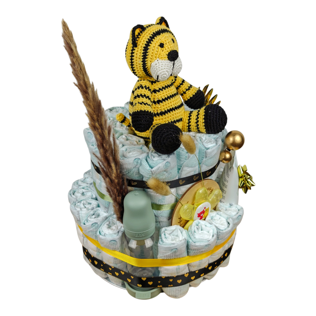 Windeltorte Kayro in Gelb, Salbeigrün und Natur mit Tiger, BIBS Babyflasche, MAM Kühlbeissring und NAÏF Haarshampoo