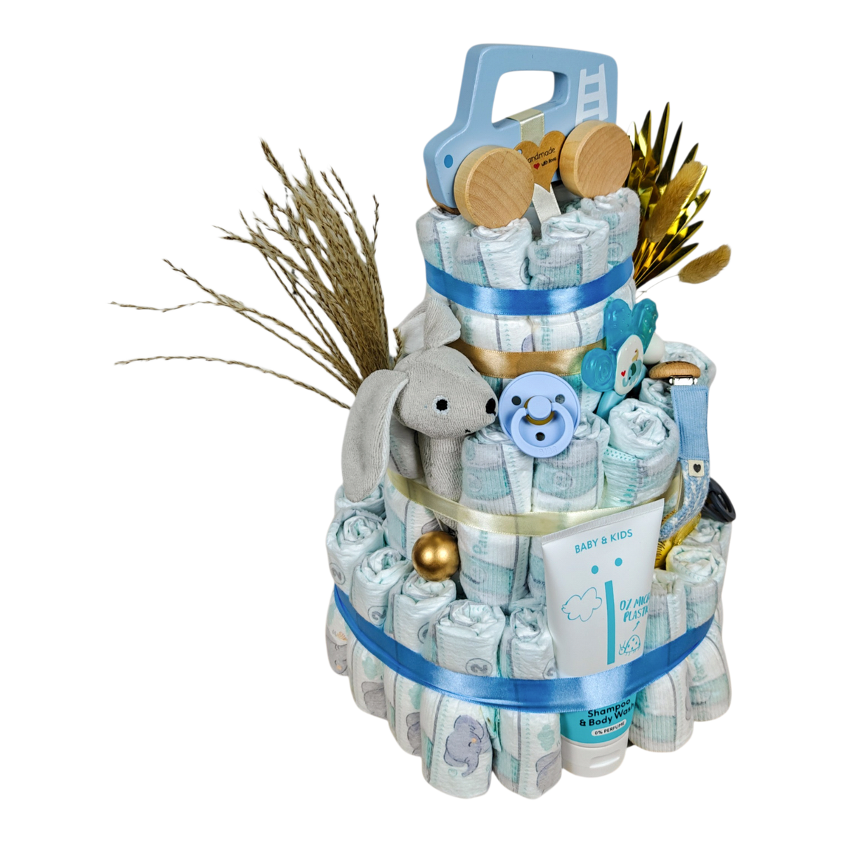 Windeltorte Luca für Jungen mit Pampers Windeln, Bio Babyrassel Hase, BIBS Babyprodukten und NAÏF 2 in 1 Shampoo & Duschgel