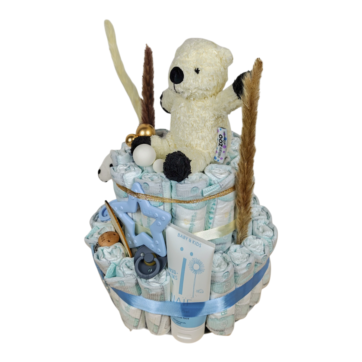 Windeltorte Ruan als Babygeschenk für Jungen mit 53 Pampers Windeln, Bio Eisbär, BIBS Babyprodukten und NAÏF Waschgel