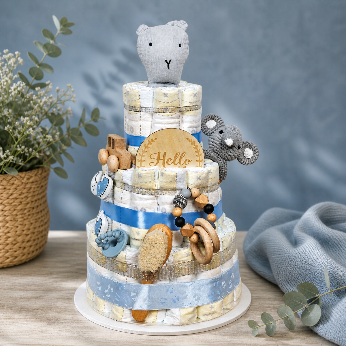 Windeltorte Schnuffel grau mit Kuscheltier – Babygeschenk zur Geburt